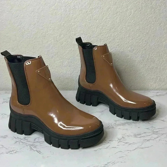 GUESS Womens Brown Goring Lug Sole Hestia Round Toe Block Heel Booties Size 5 - Picture 2 of 16